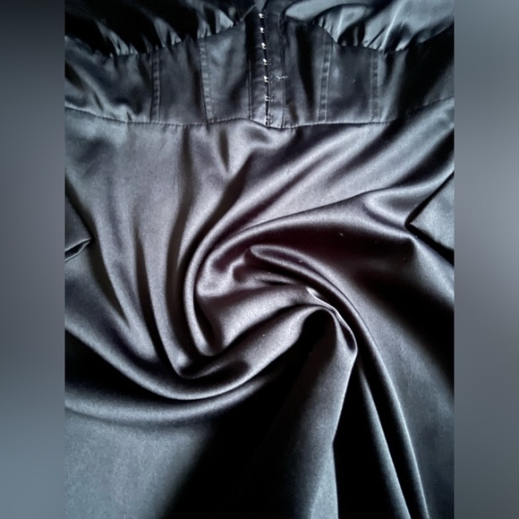 Women’s Forever 21 Sexy Little Black Dress With Corset Waist & Long Sleeves - Picture 13 of 14